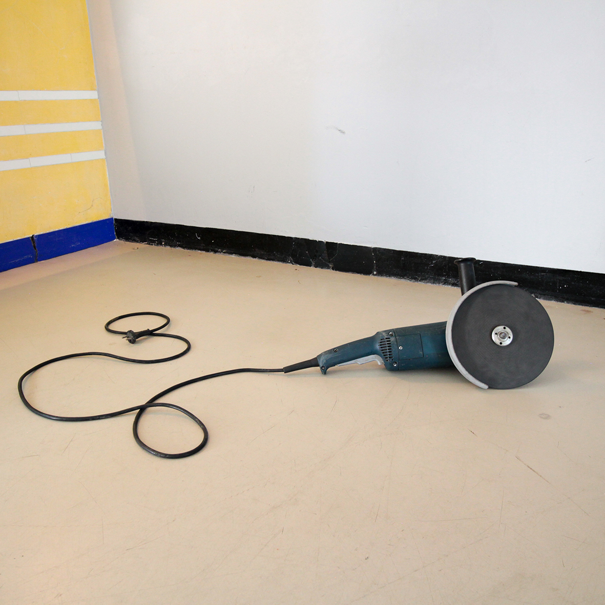 Lorenz Pasch – Ohne Titel (Winkelschleifer)